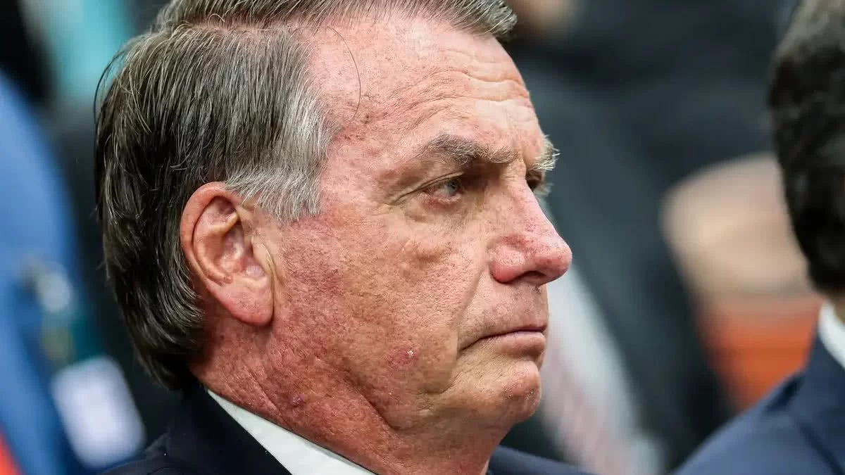 Bolsonaro terá alta nesta sexta-feira e deve deixar hospital para prisão domiciliar