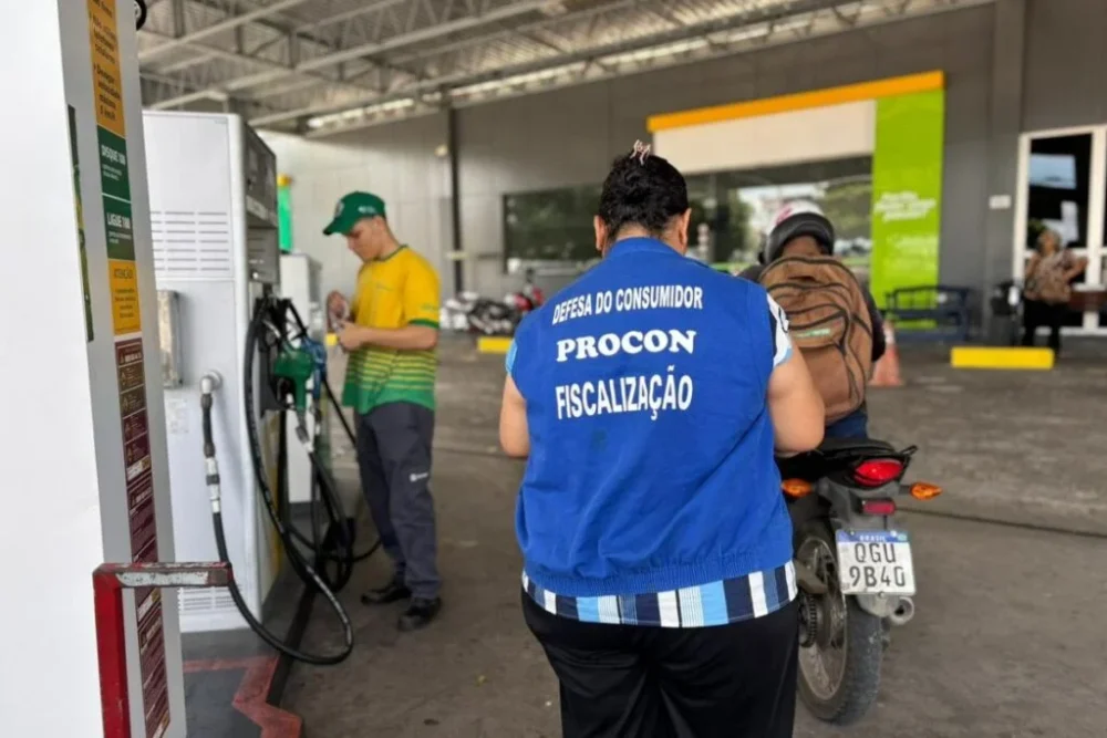 Procon fiscaliza preços de combustíveis no RN após denúncias