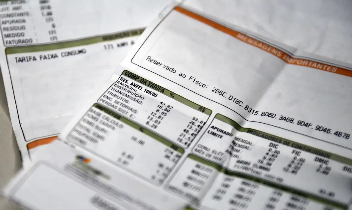 Conta de luz sobe e deve atingir quase 40% dos consumidores até junho