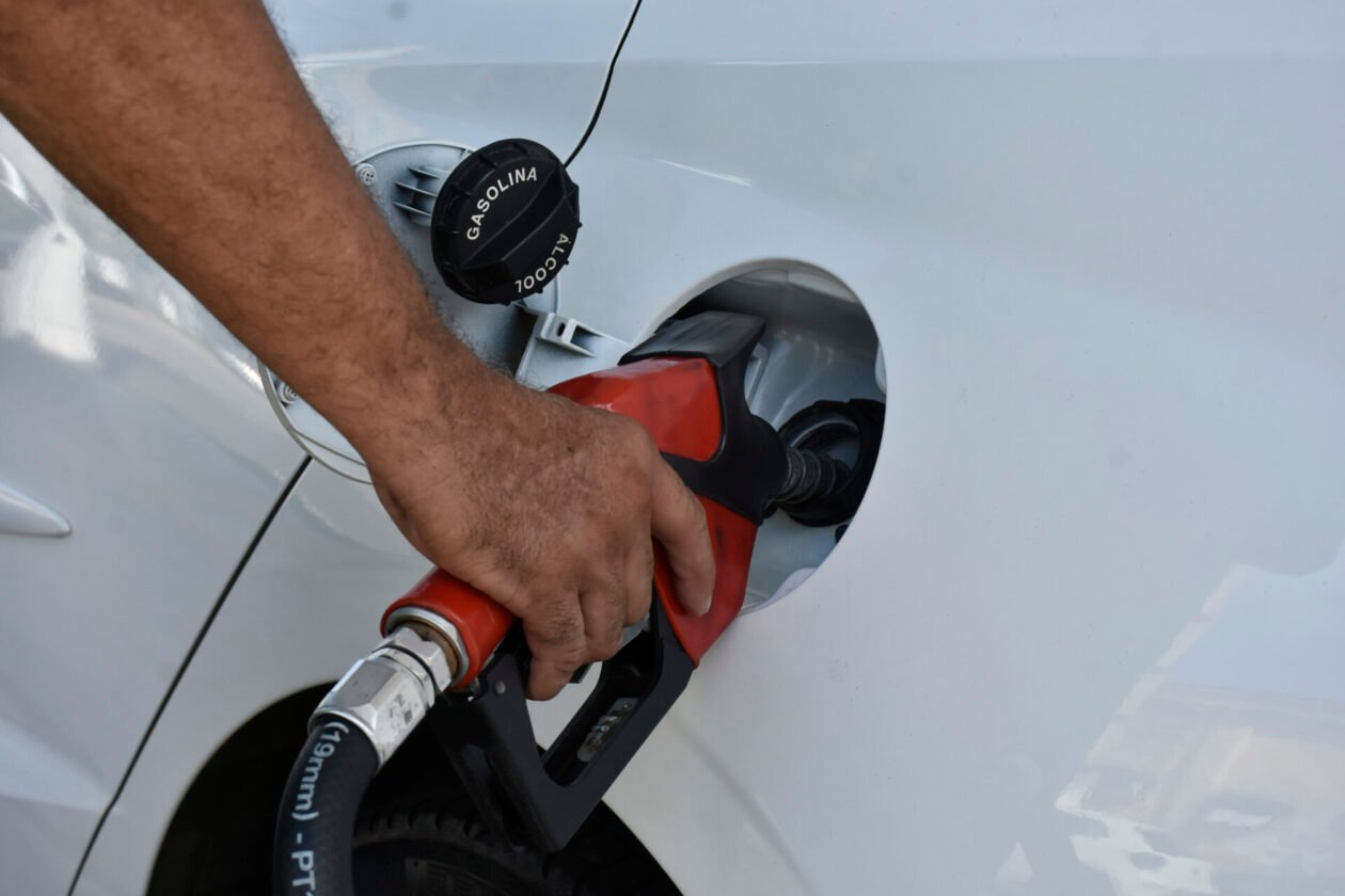 Refinaria Clara Camarão aumenta valor da gasolina e diesel; reajuste chega a 75% em 84 dias