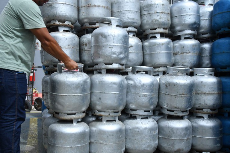 Gás de cozinha deve subir até R$ 9 no RN, podendo chegar a R$ 125
