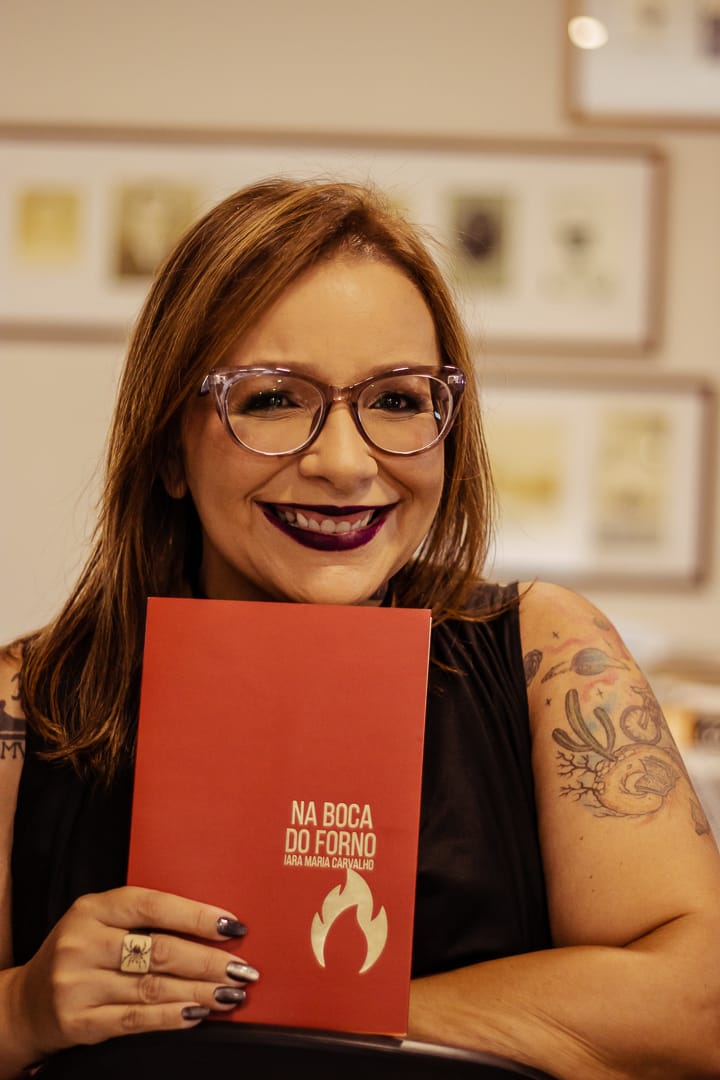 Escritora potiguar Iara Maria Carvalho reflete sobre violência contra mulher em seu quarto livro