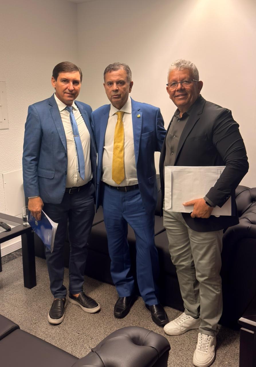Vereadores G Charles e Ezequiel apresentam demandas da zona rural em reunião com senador Rogério Marinho