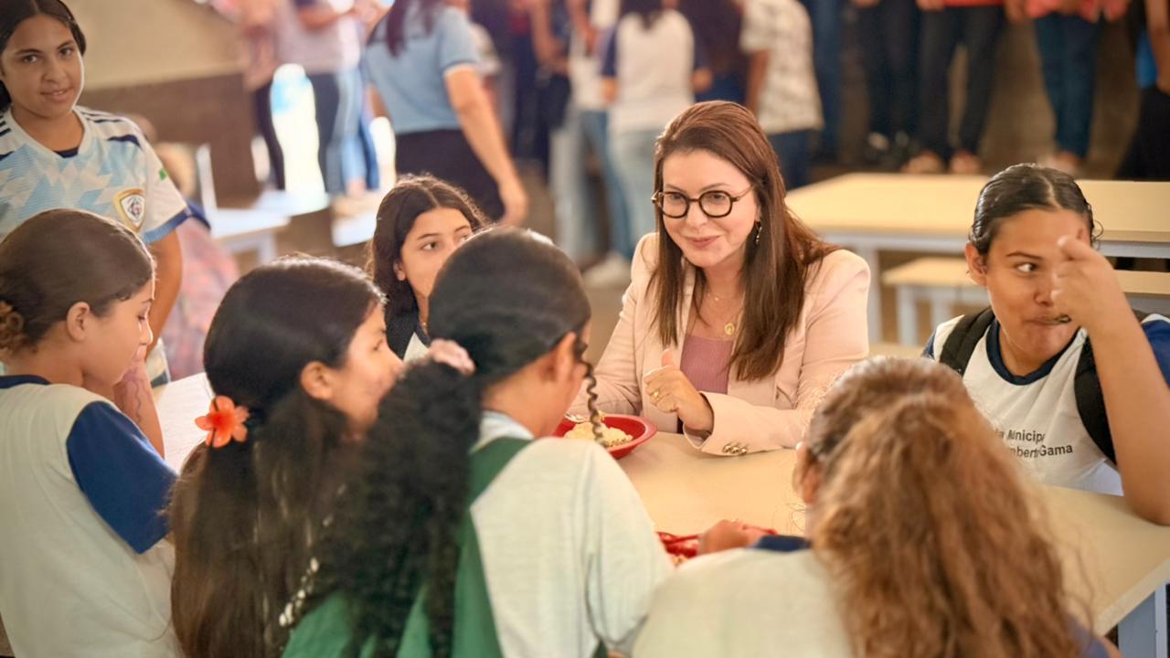 Milena Galvão recebe convite de estudantes e visita escola PHG em Currais Novos