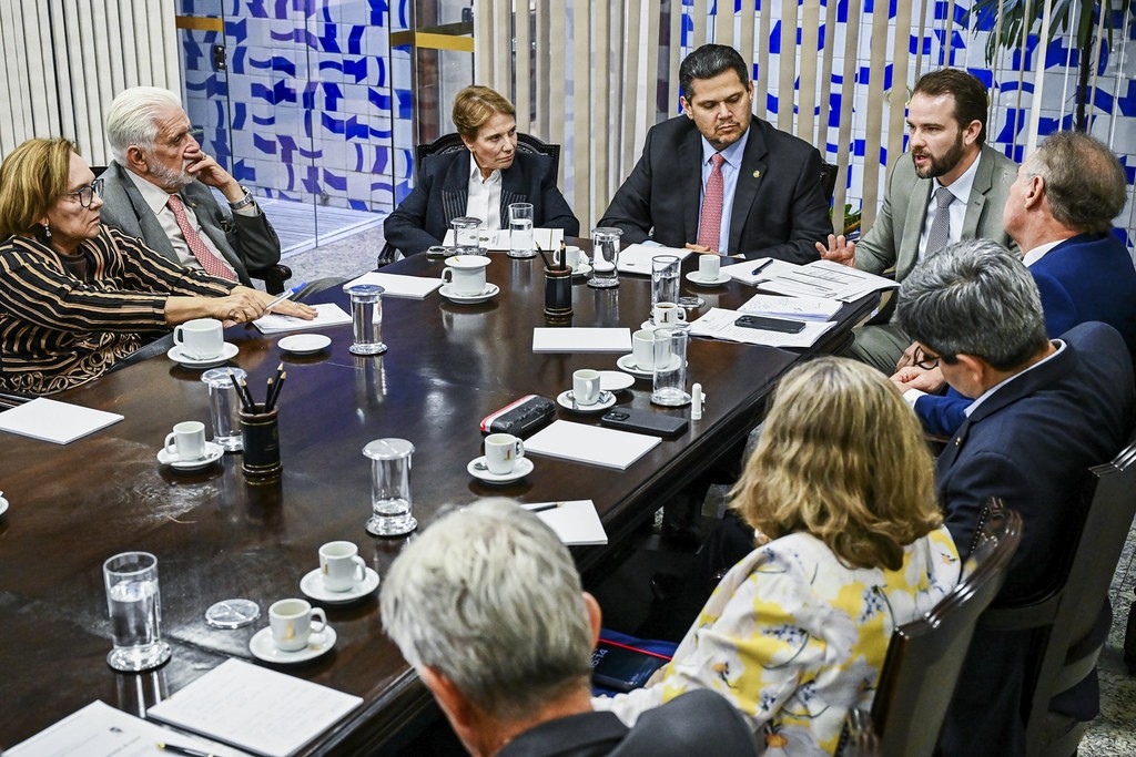 Zenaide, ministro da Fazenda e presidente do Senado constroem proteções à economia brasileira frente a guerras no mundo