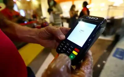 Redução da jornada de trabalho pode elevar preços em 6,2%, aponta CNI