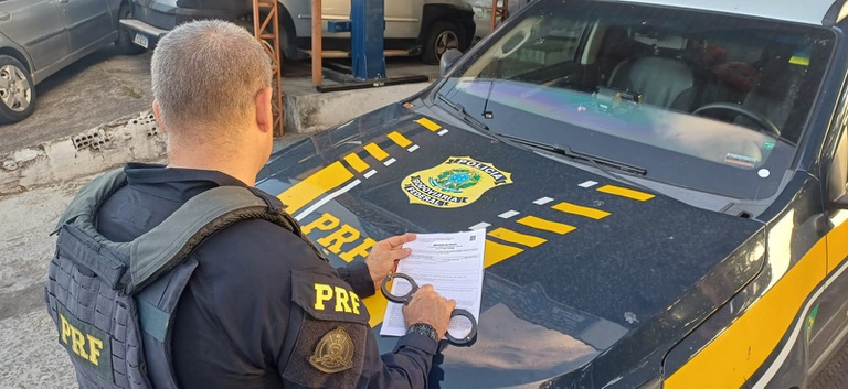 PRF captura foragido por homicídio e prende mais dois homens em rodovias federais do RN