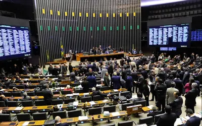 PEC do fim da escala 6×1 é “inadequada e inoportuna”, avalia CNI