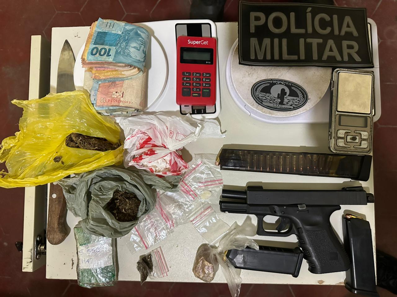 Equipe policial fecha ponto de venda de drogas em Lagoa Nova; armas e munições apreendidas