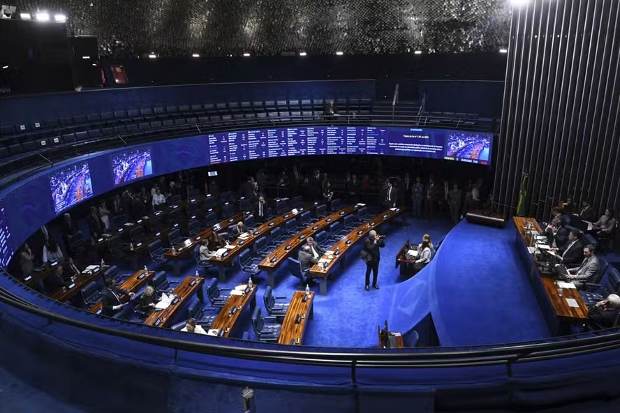 Em nova ‘pauta-bomba’, Senado aprova aumento do piso salarial de médicos