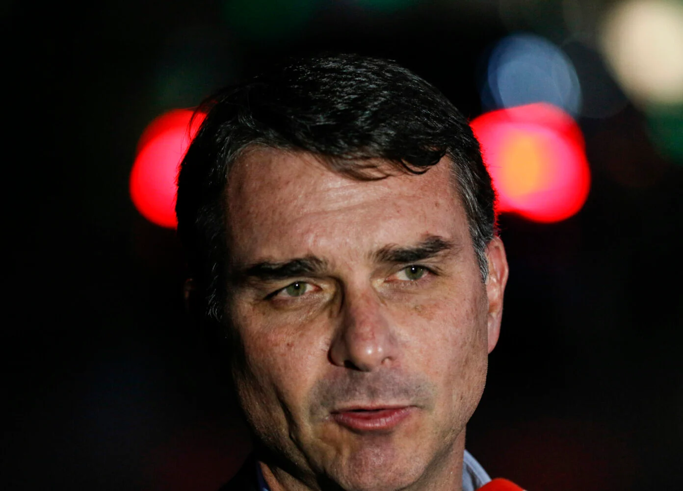Flávio Bolsonaro diz ter pedido a Trump que não aplicasse tarifas a produtos do Brasil