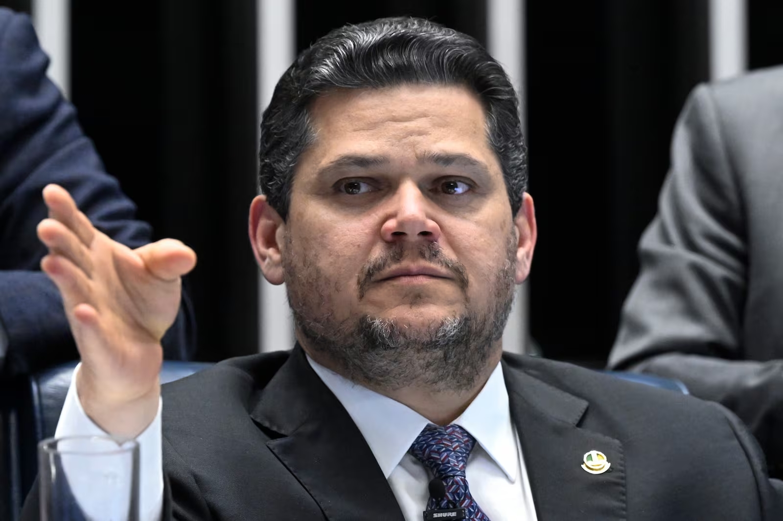 Entorno de Alcolumbre diz que fim da 6×1 ainda pode ser votado este semestre