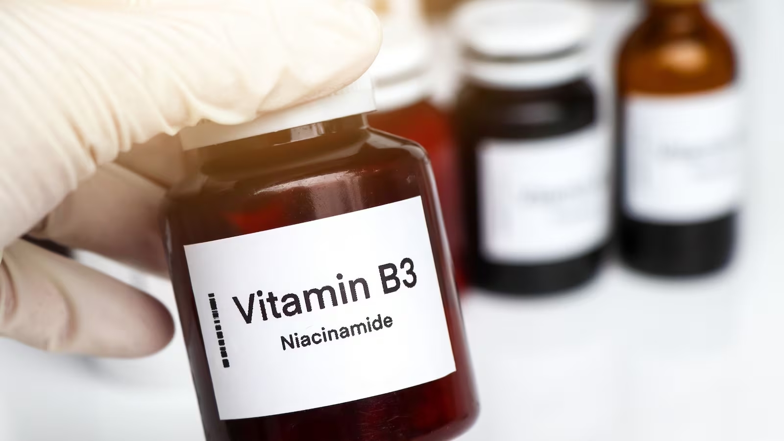 Vitamina B3 mostra efeito inesperado contra câncer cerebral agressivo