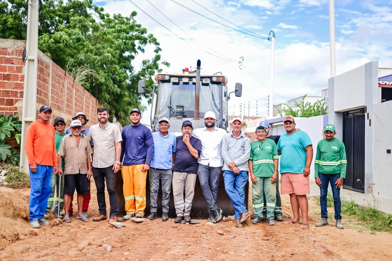 Prefeitura de Currais Novos inicia mais duas obras de pavimentação no bairro Paizinho Maria