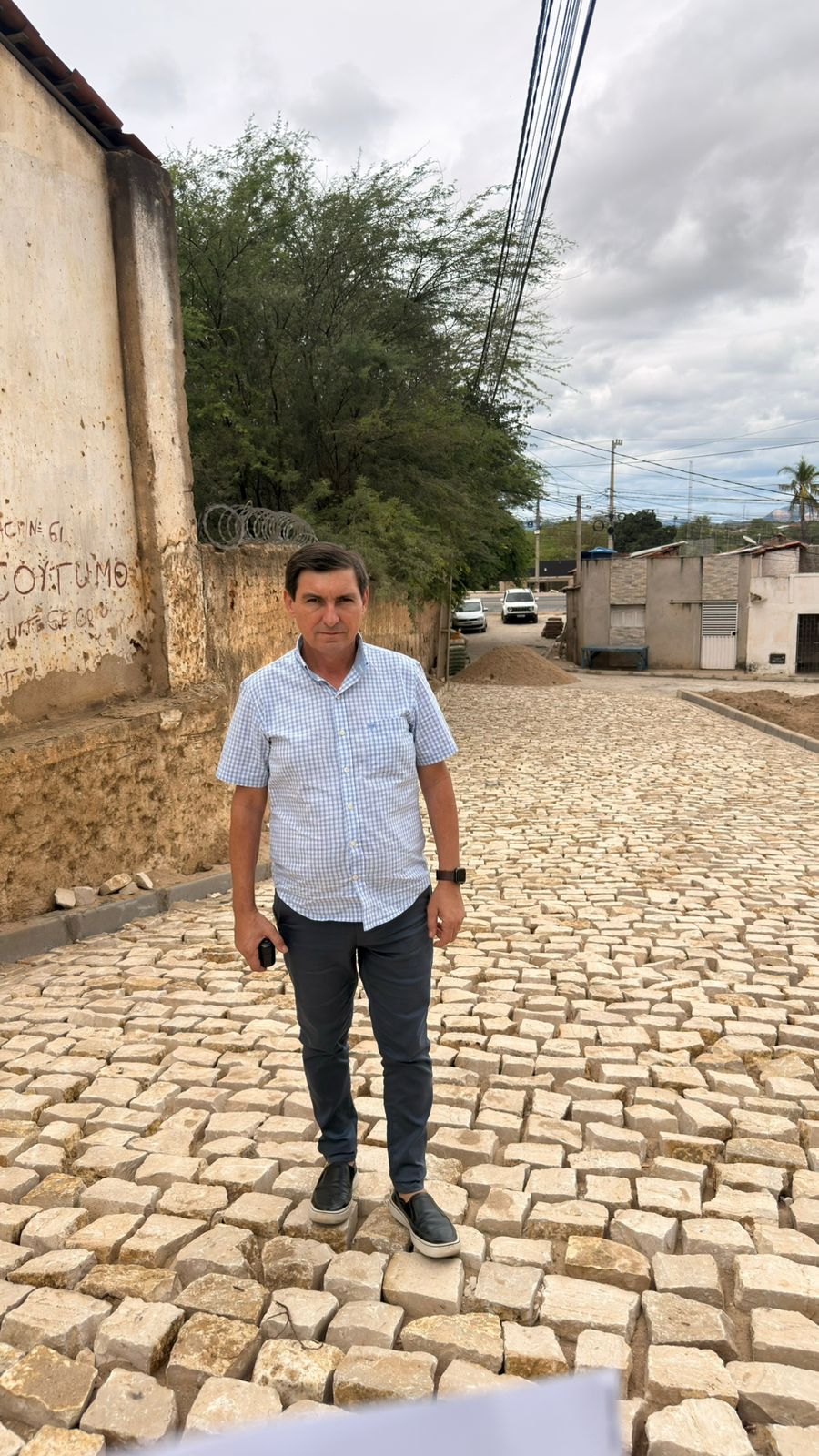 Vereador G Charles acompanha obras de pavimentação da Rua Kerginaldo Ferreira viabilizadas por meio de articulação com o deputado Sargento Gonçalves