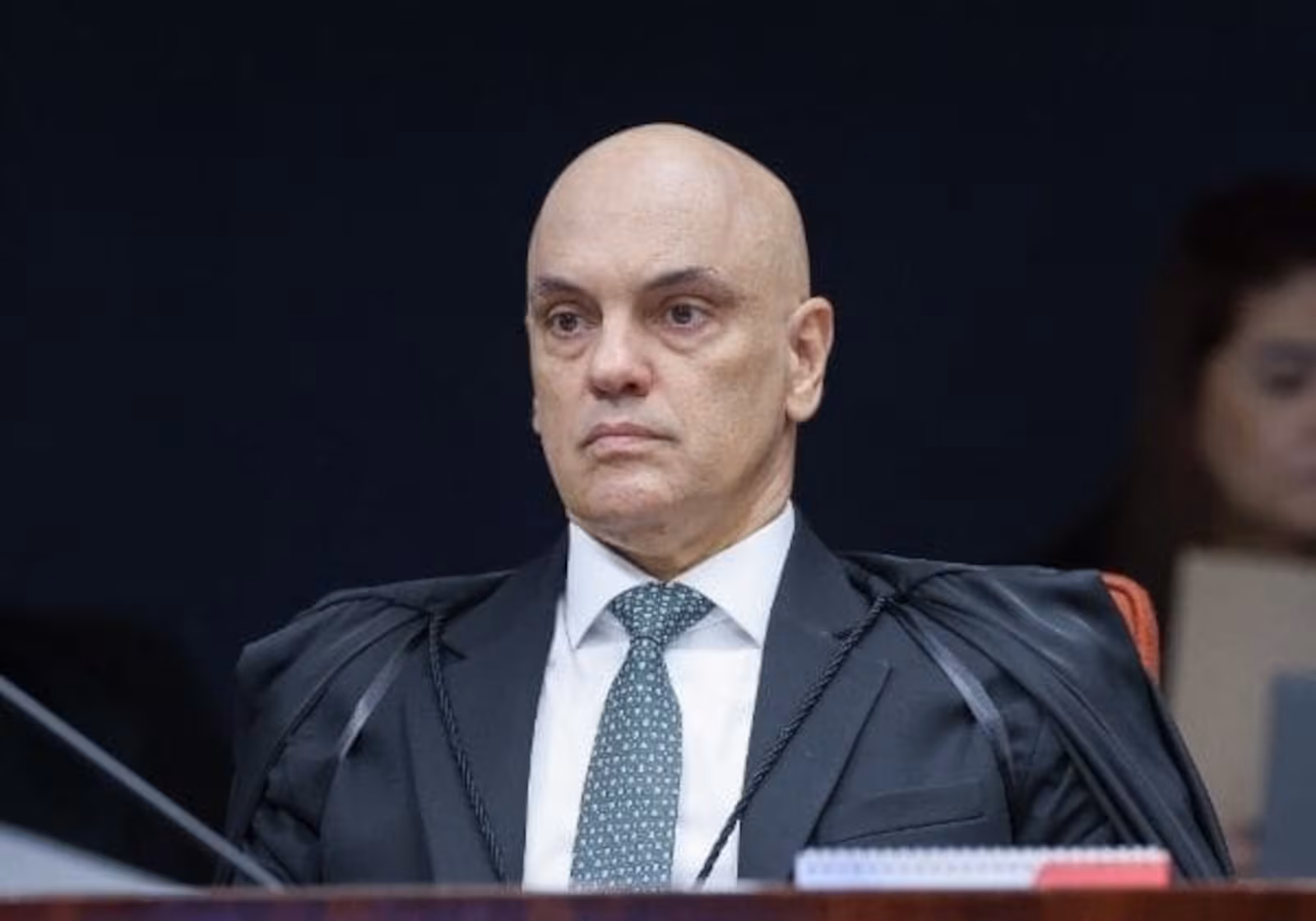 Defesa de Bolsonaro tenta convencer Moraes antes de decisão sobre prisão domiciliar