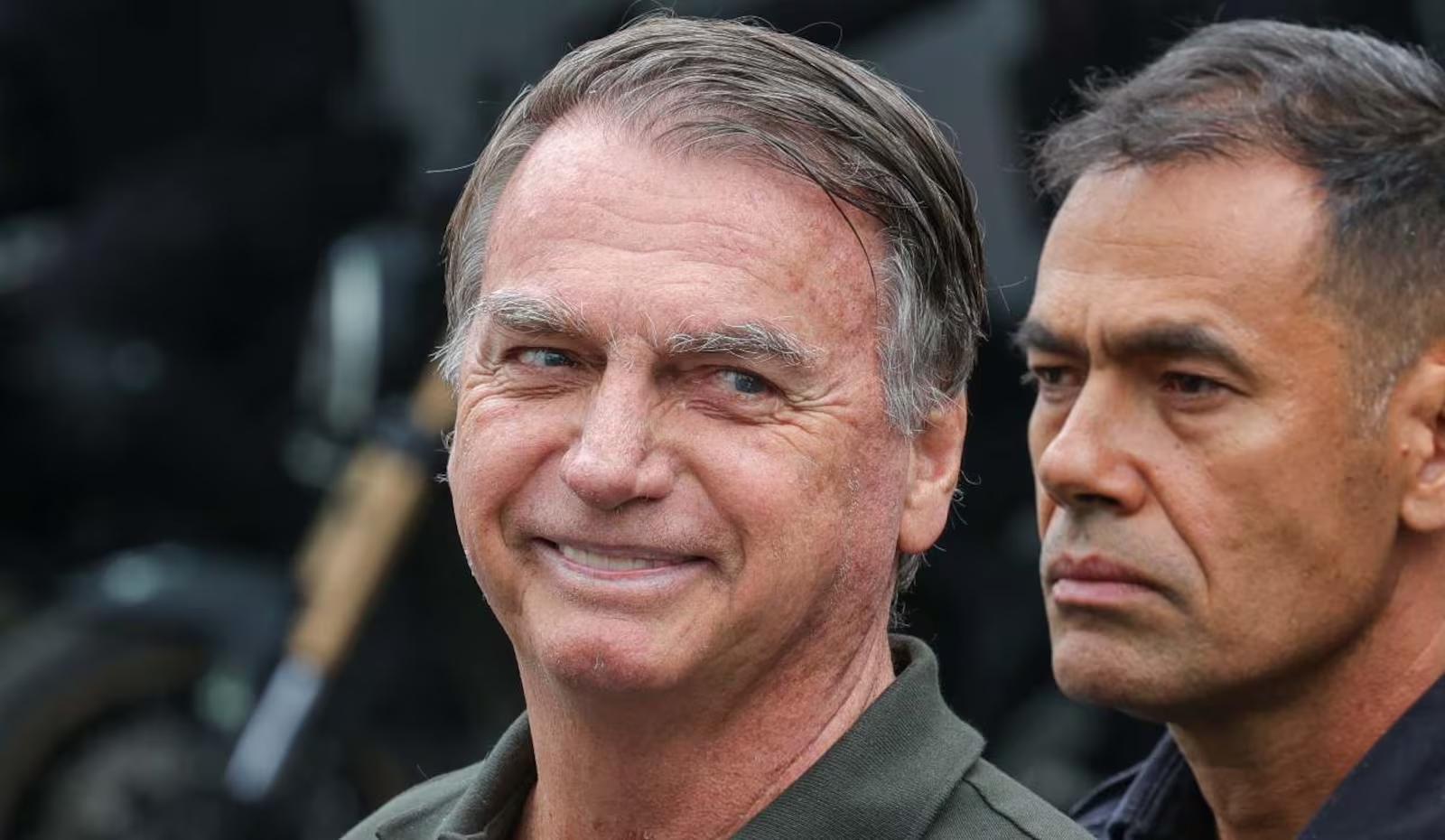 Bolsonaro presta depoimento à polícia sobre arma apreendida em blitz