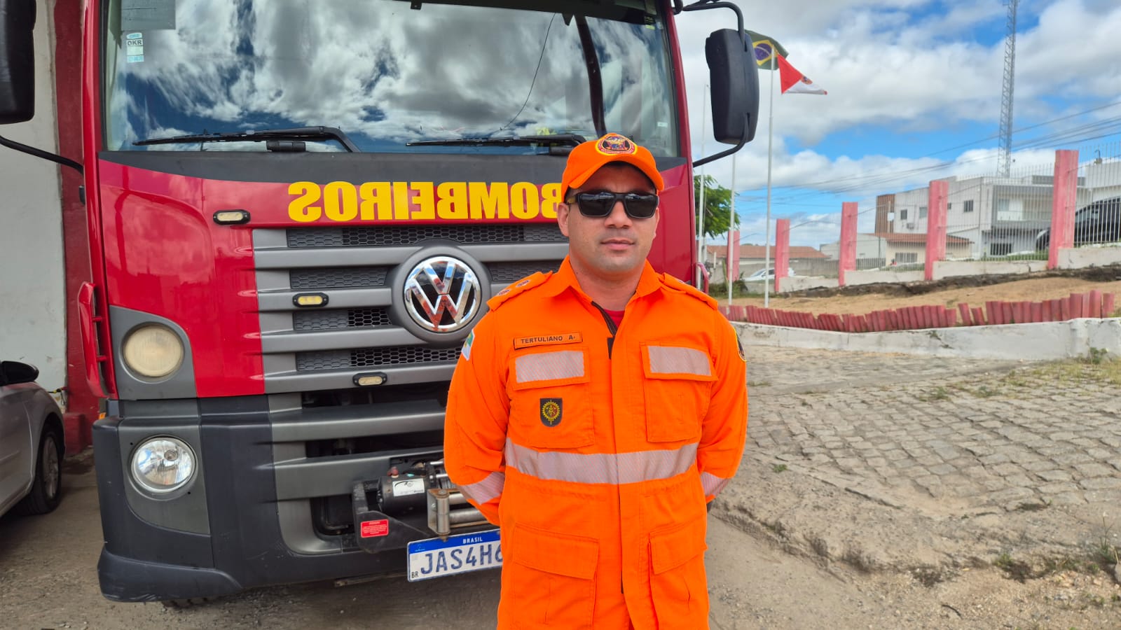 Comandante dos Bombeiros orienta comerciantes e alerta sobre uso responsável de fogos de artifício em Currais Novos