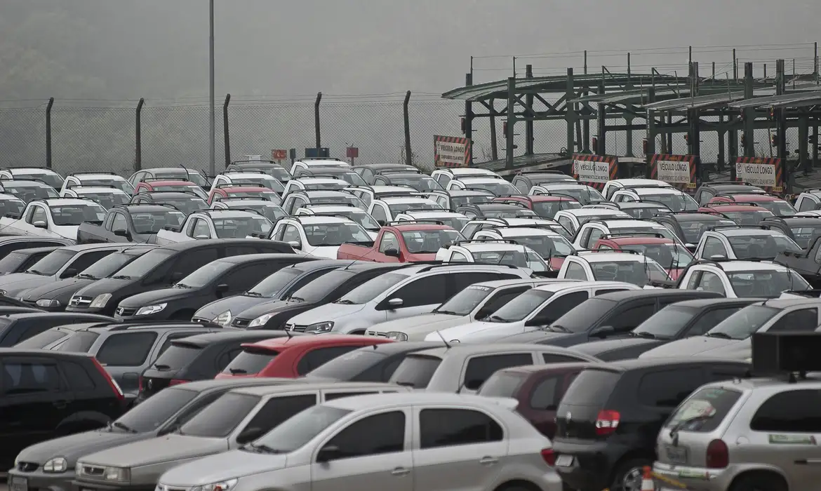 Venda de veículos novos no país sobe 15% até maio