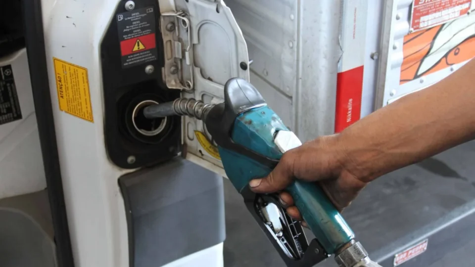 Governo regulamenta subvenção ao diesel e regras para desconto de R$ 1,12 por litro comercializado
