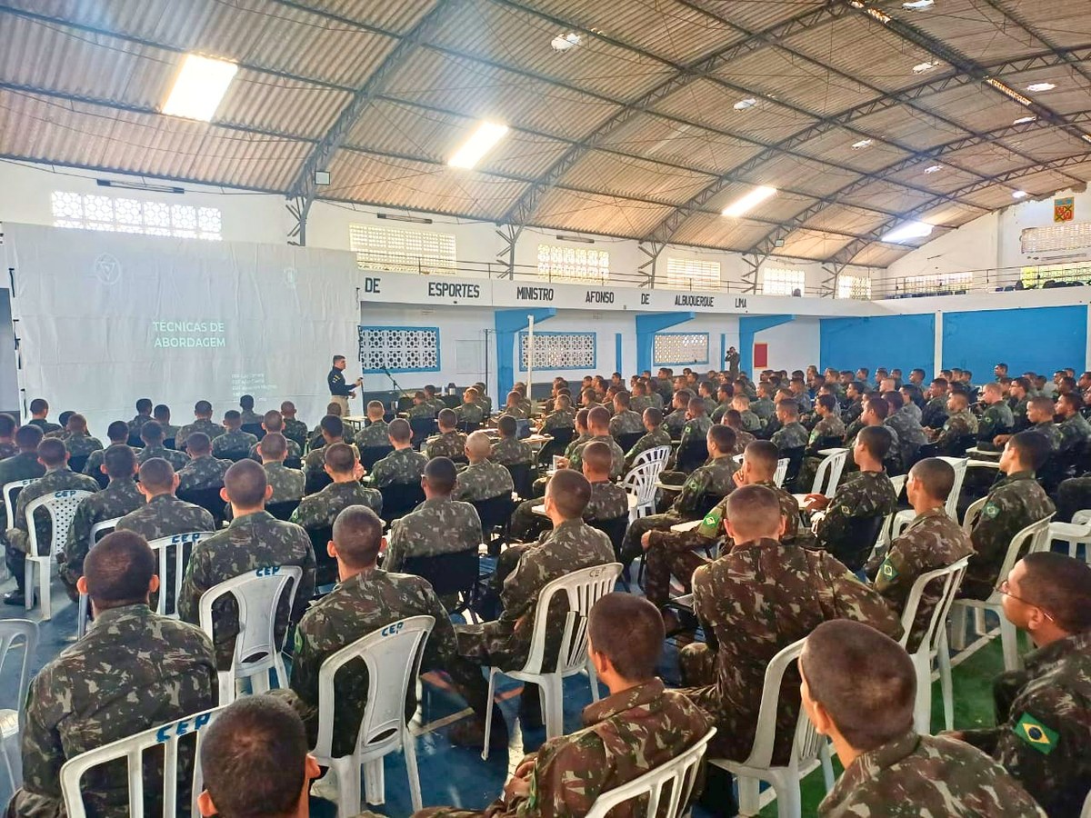 PRF ministra instrução de técnicas de abordagem policial para militares do Exército Brasileiro no RN