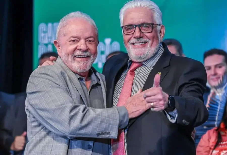 Lula espera renúncia de Jaques Wagner da liderança do governo, dizem aliados