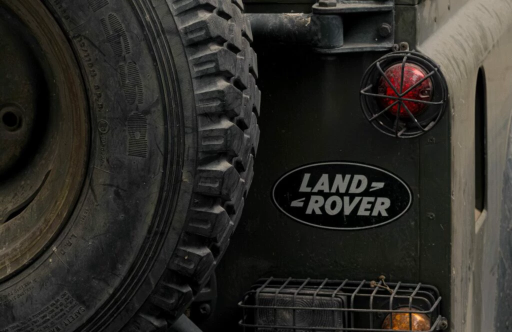 Após queda nas vendas, Land Rover deve encerrar produção no Brasil e ceder fábrica a chineses