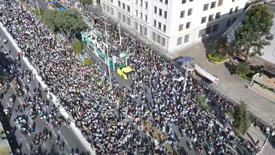 Flávio Bolsonaro nega ‘climão’ em dividir espaço com ministro de Lula na Marcha para Jesus