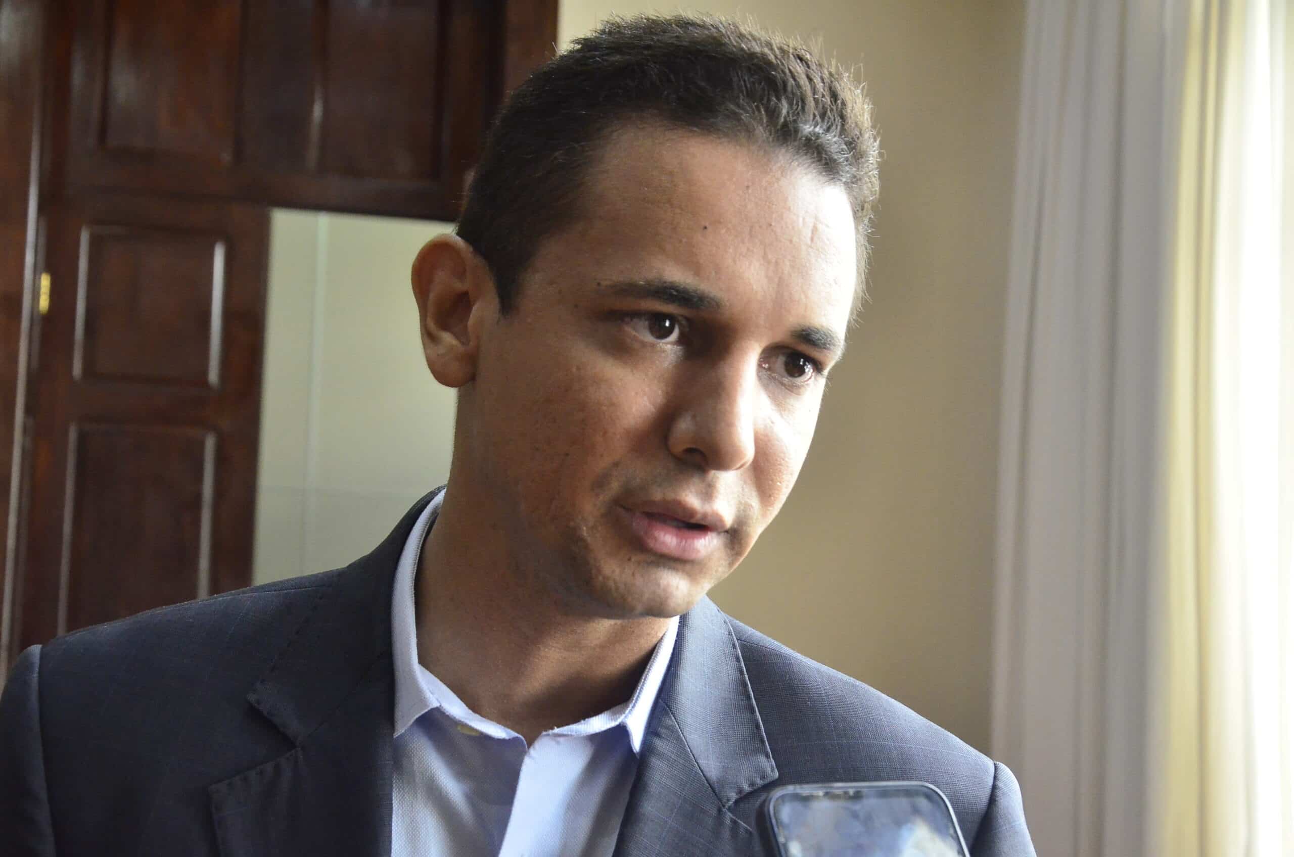 Investigação aponta vínculo entre administrador de perfil e grupo político de Allyson Bezerra