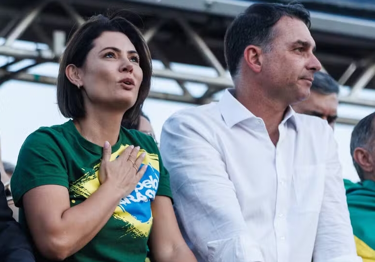 Michelle Bolsonaro deixa presidência do PL Mulher após crise com Flávio