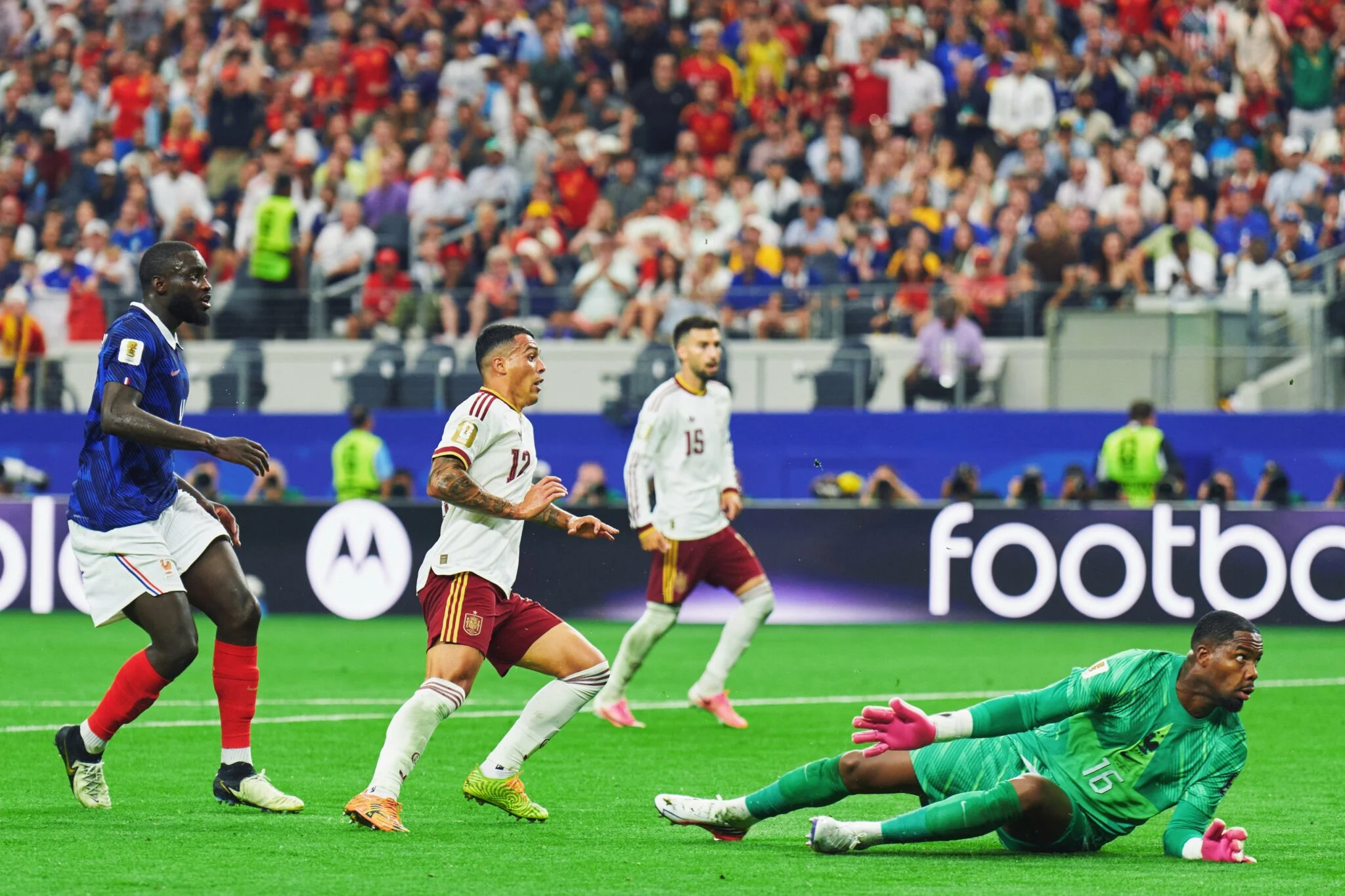 Espanha bate França por 2 a 0 e vai à final da Copa do Mundo