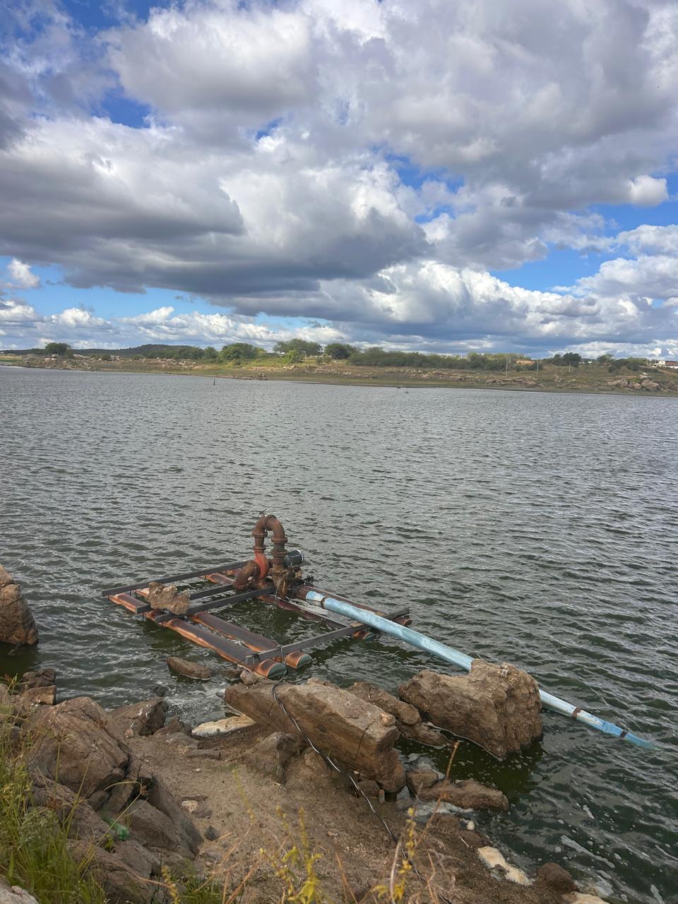 Abastecimento | Captação de água no Açude Dourado passa a ser realizada por balsa flutuante em Currais Novos