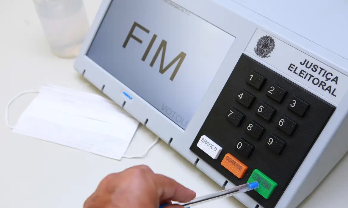 Caiado apresenta propostas para comunicação, segurança e economia em encontro da ABERT e ANJ