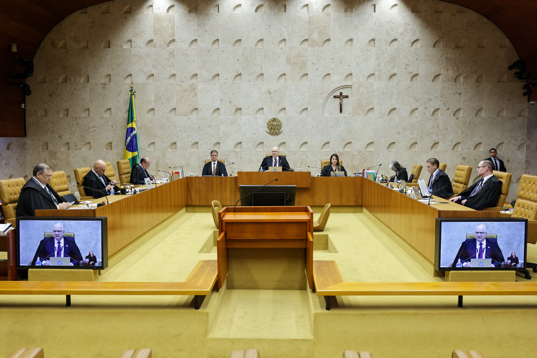 Ministros do STF veem exagero de Moraes em decisão sobre carta de Bolsonaro