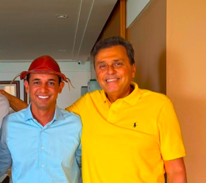 Carlos Eduardo desiste de pré-candidatura e assume coordenação da campanha de Allyson em Natal
