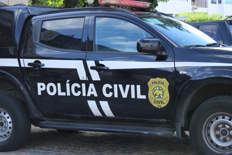 Mulher é presa por suspeita de injúria racial após decisão da Justiça em Natal