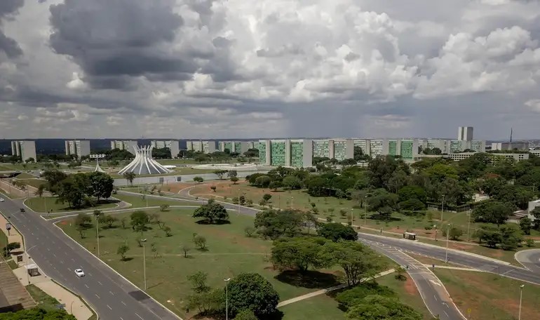 Home office cresce no governo federal com 107 mil servidores