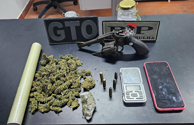 Polícia Militar apreende arma de fogo e drogas durante ação contra o tráfico em Parelhas