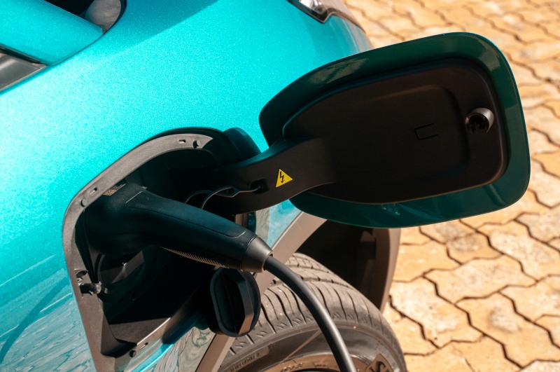 Levantamento aponta que busca por carros elétricos cresce 48% em 2026 no Brasil
