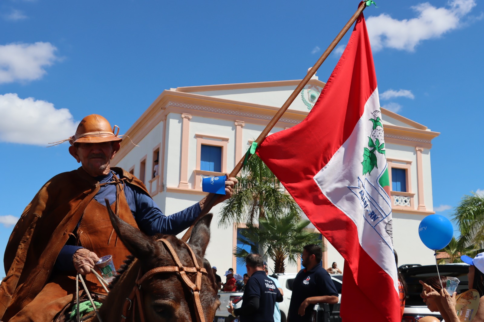 Desfile do Agricultor celebra tradição e valoriza o homem do campo na Festa de Agosto de Acari