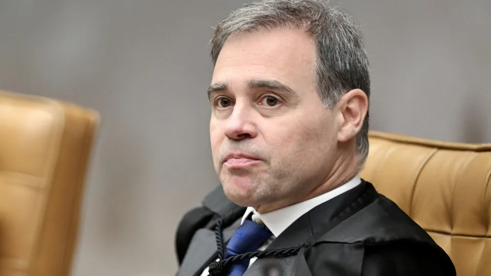 Mendonça autoriza PF a investigar Lulinha sob suspeita de tráfico de influência