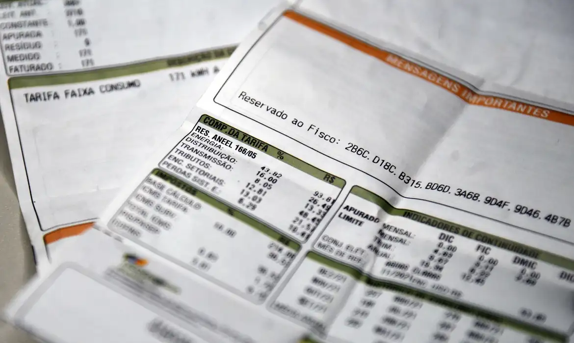 Conta de luz: consumidor pagará quase R$ 1 tri a mais com medidas aprovadas nos últimos quatro anos, diz levantamento