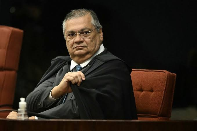 Dino intima presidentes do PT, PL e outros 19 partidos