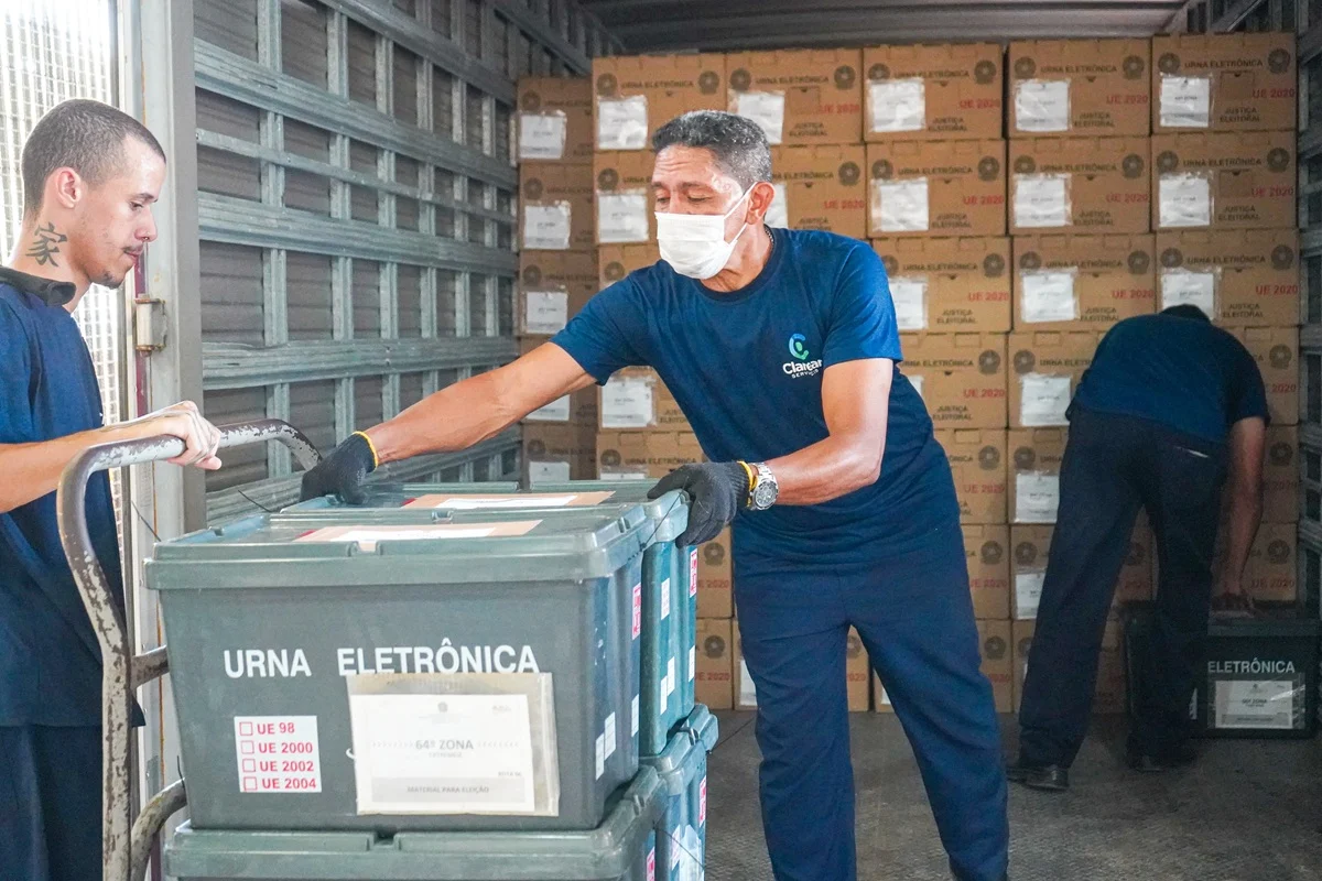 Urnas eletrônicas começam a ser enviadas para o interior do RN para as eleições de 2026