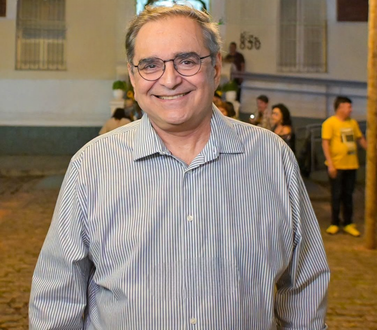 Justiça manda tirar do ar mais 7 programas de rádio que exibiram propaganda de Álvaro