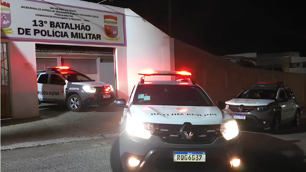 Quatro homens armados invadem residência e rendem moradores durante assalto em Currais Novos