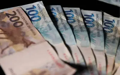 Inflação volta ao intervalo da meta, mas BC mantém cautela sobre novos cortes da Selic