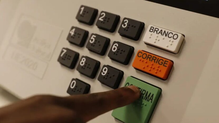 TRE-RN promove treinamento com urna eletrônica para eleitores de Major Sales