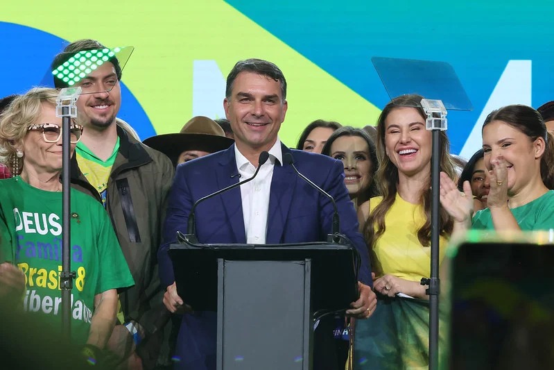 Pesquisa Consult/TN: Flávio Bolsonaro cresce e encurta distância para Lula na disputa presidencial no RN