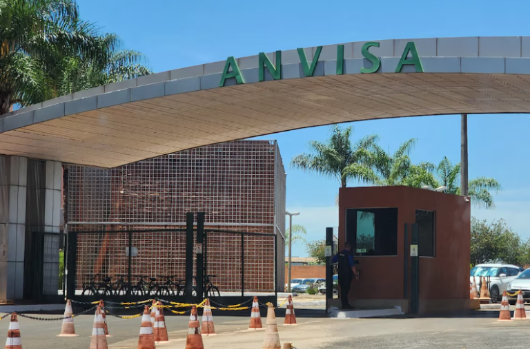 Anvisa proíbe venda e determina apreensão de 12 produtos de limpeza; veja quais são e as marcas